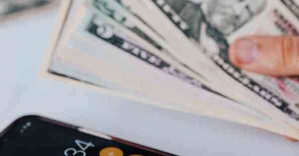 汽车汽油味大_汽车汽油味大怎么回事